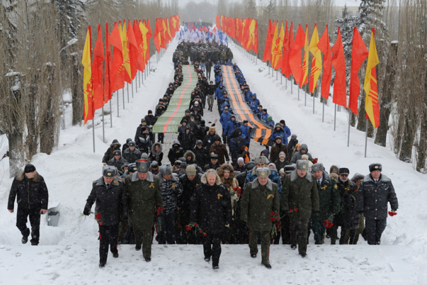 В Волгограде отмечают 72-ю годовщину победы в Сталинградской битве