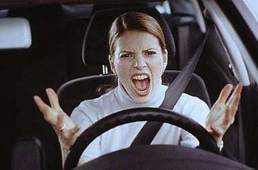 В Волгограде автоледи на Nissan наехала на пешехода