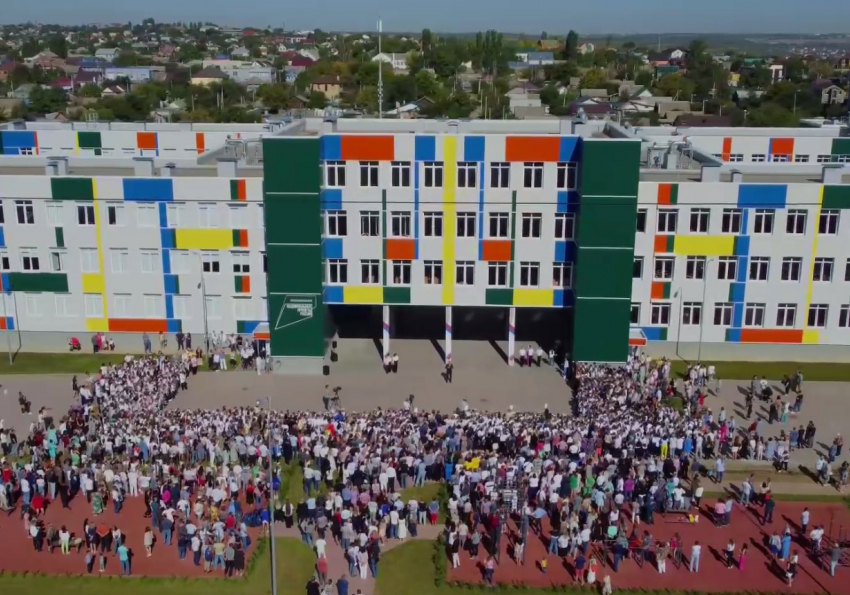 Видеонаблюдение устанавливают у школы в Волгограде после скандала с угрозой отрубания рук