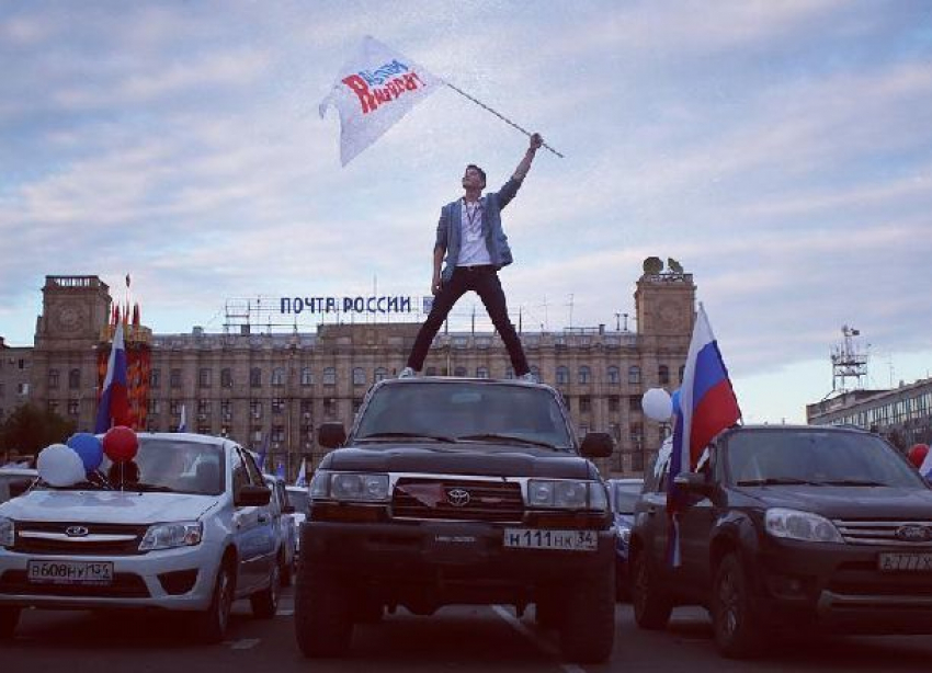 "Гори в аду, убийца": виновника гибели семьи с двумя детьми травят в интернете волгоградцы