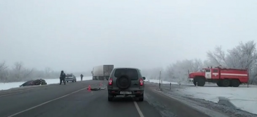 Утреннее ДТП фуры и иномарки сняли на видео в Городищенском районе