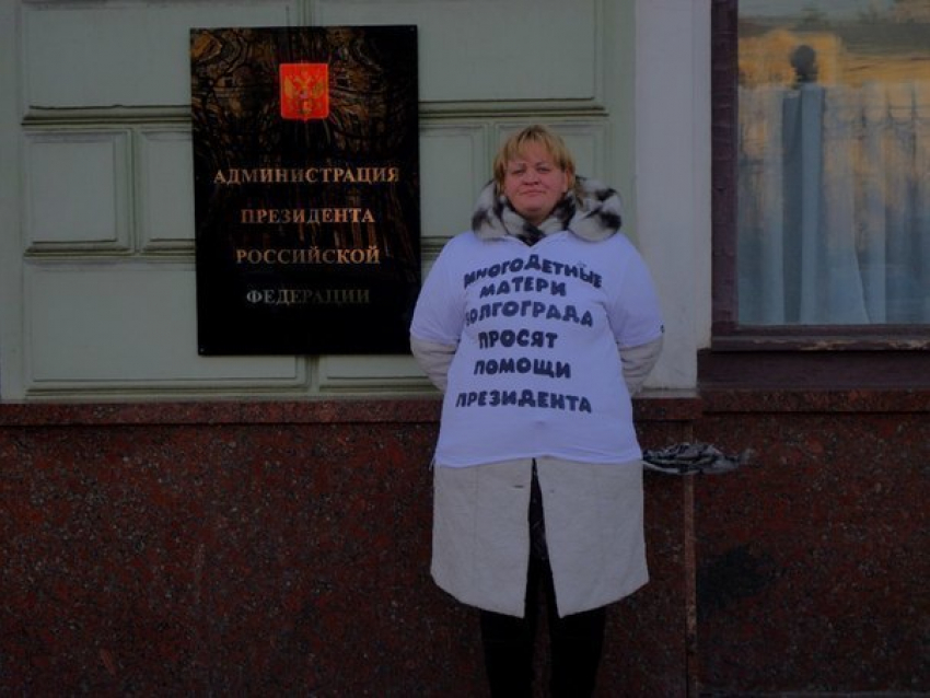 В Волгограде голодающая многодетная мать сдает двоих детей в приют