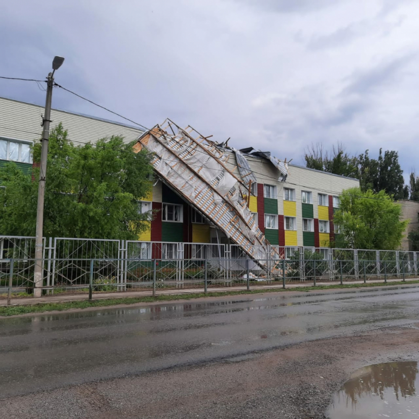 Под Волгоградом закрыли детсад из-за снесенной штормом кровли