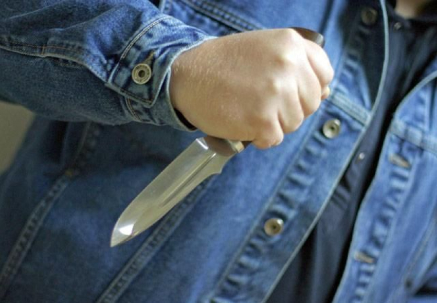 В Волгограде 24-летний рецидивист напал с ножом на пенсионерку