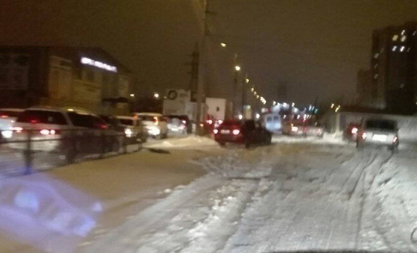 Жители Волгограда жалуются на нечищеные улицы и отсутствие снегоуборочной техники