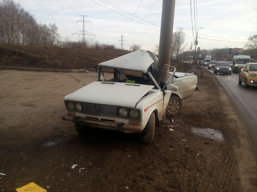 18-летний парень угнал и разбил соседский ВАЗ-2106 в Волгоградской области