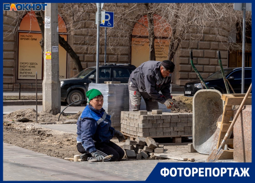 Плитка просела в центре Волгограда за сутки до завершения реконструкции за 74 млн 