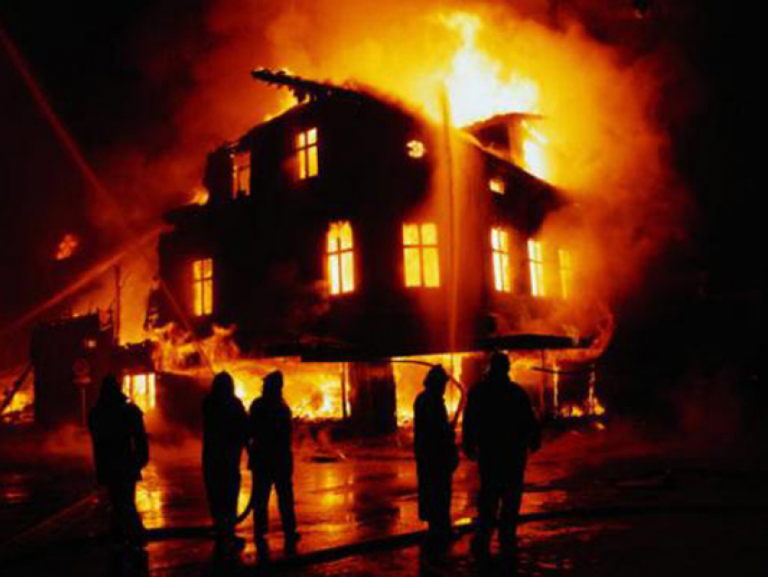 Под Волгоградом в кирпичной кухне заживо сгорела женщина