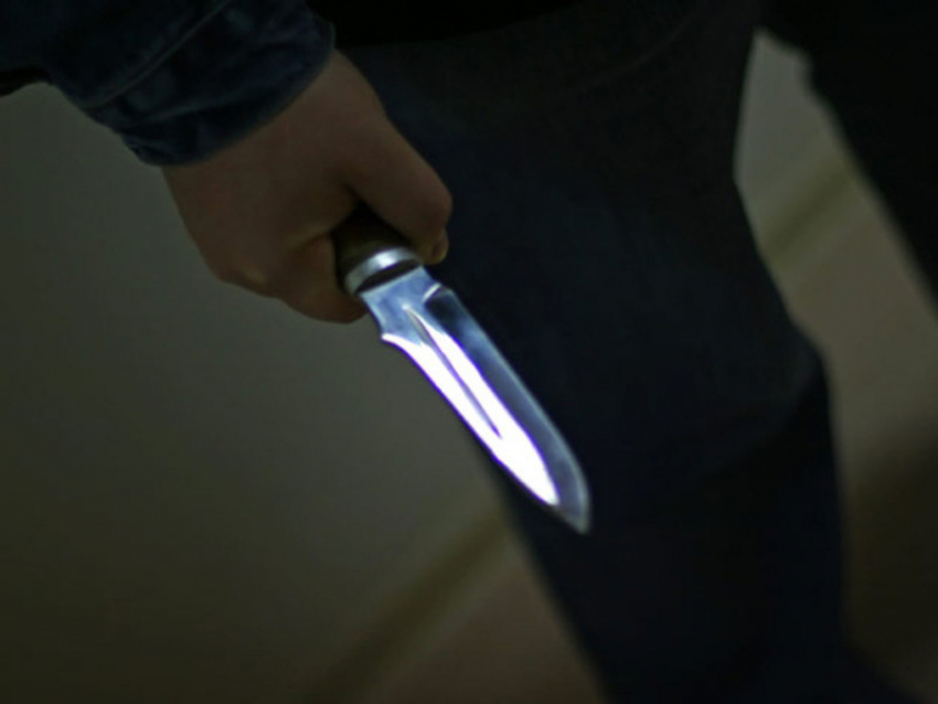 Под Волгоградом 26-летний отдыхающий напал с ножом на сотрудника полиции