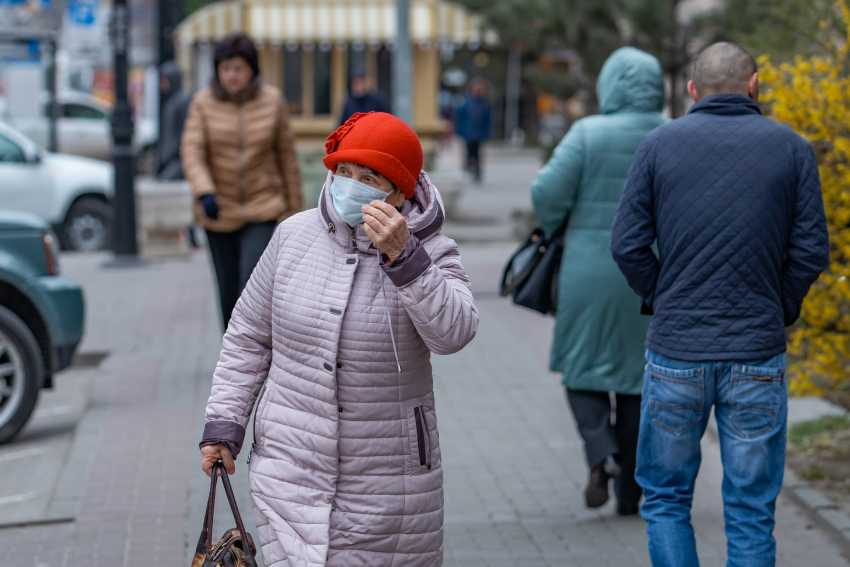  В Волгоградской области за день более 420 человек заразились COVID-19