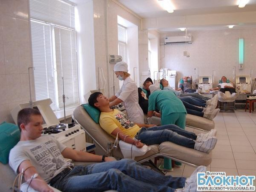Волгоградские студенты сдали более 55 литров крови