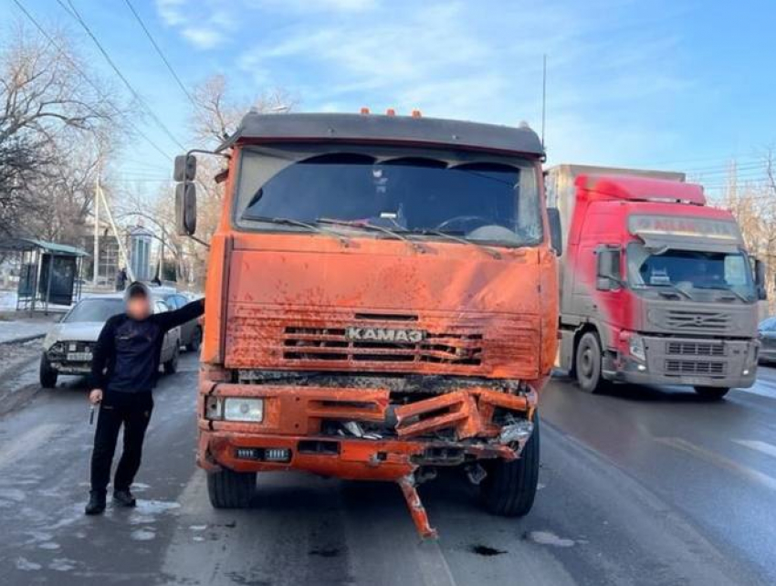 Волгоградцы нашли массу нестыковок в смертельной аварии на проклятом месте в Кировском 