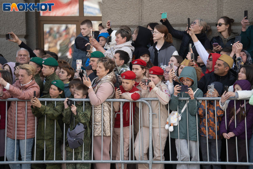 Яйца, вейпы и котов запретили волгоградцам приносить на парад 9 Мая