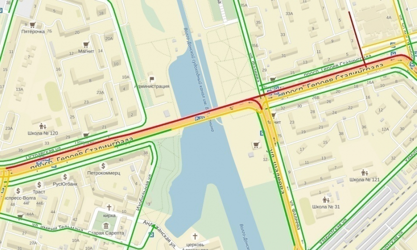 Юг Волгограда стоит в многокилометровой пробке