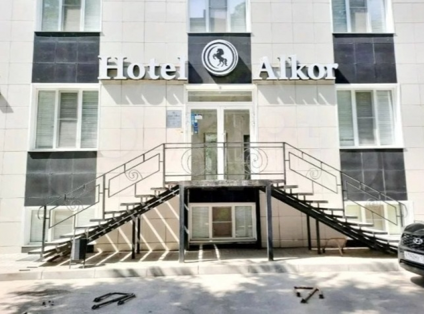 Белоснежный отель Аlkor продают в Волгограде за 31,5 млн рублей