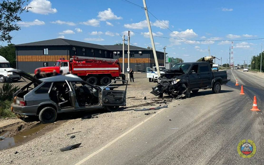 Жесткое лобовое столкновение попало на видео под Волгоградом: трое в больнице 