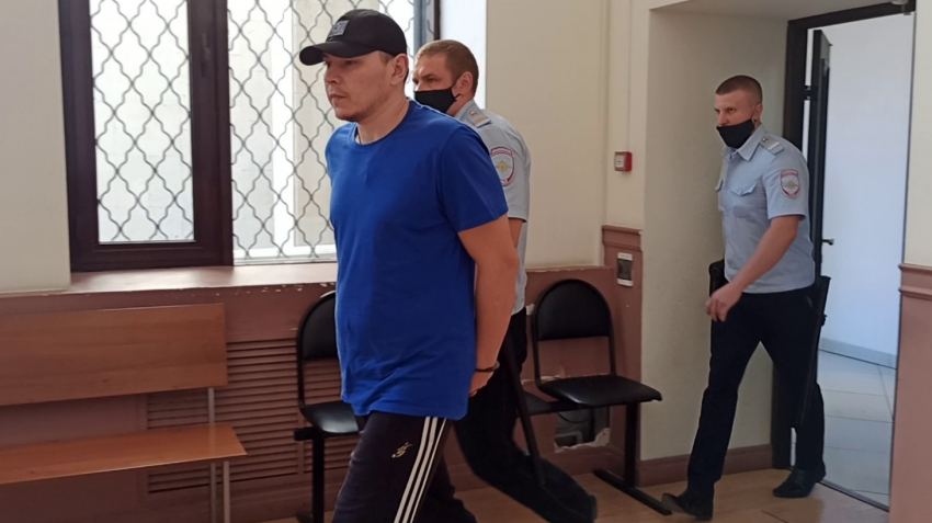 В Волгограде оглашен приговор отчиму-насильнику, убившему 10-летнюю падчерицу