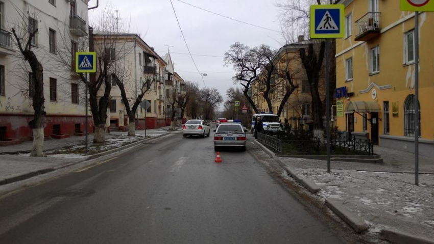В Волгограде 74-летний лихач без прав сбил девушку 