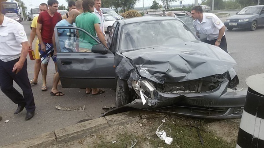 Сильное ДТП парализовало движение в Советском районе Волгограда