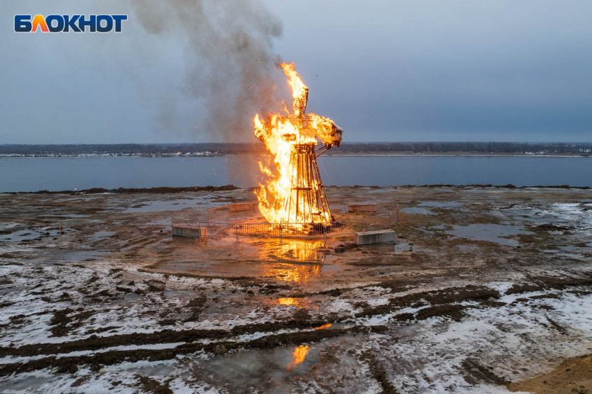 В Волгограде готовятся сжечь восьмиметровое чучело Масленицы в цветастом сарафане