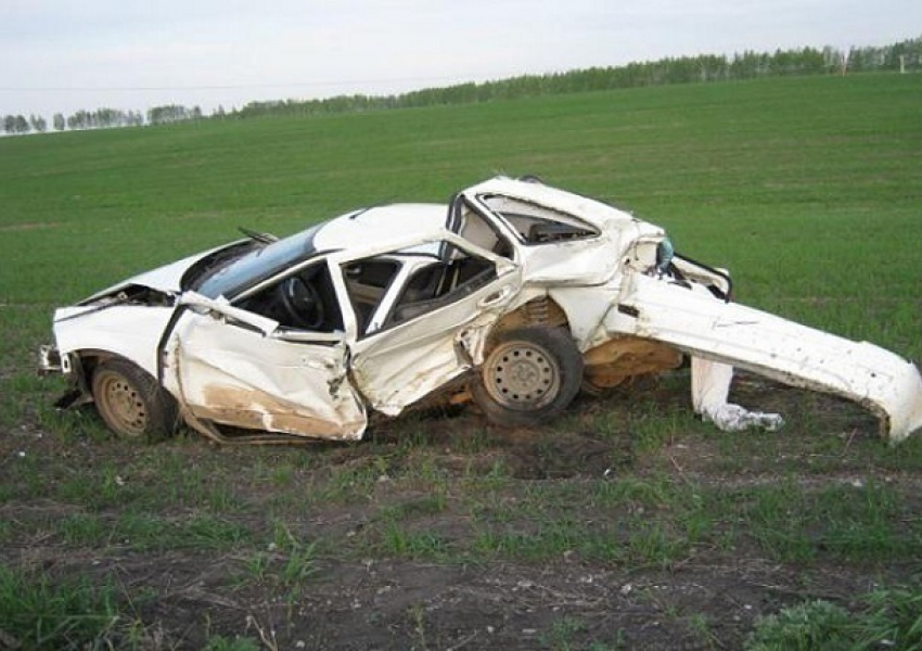 Пассажиров «Лады Приоры» выбросило из машины в момент аварии под Волгоградом 