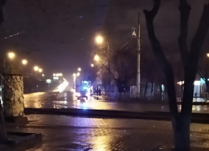 Павильон с сухофруктами загорелся рядом с остановкой «Юбилейный» в Волгограде