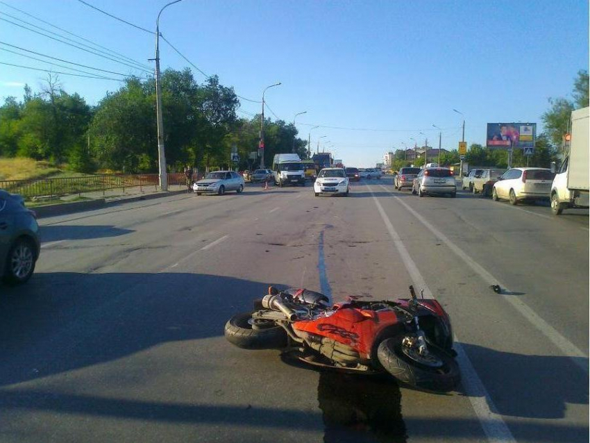 В Волгограде мотоциклист попал в больницу при столкновении с «Ладой"