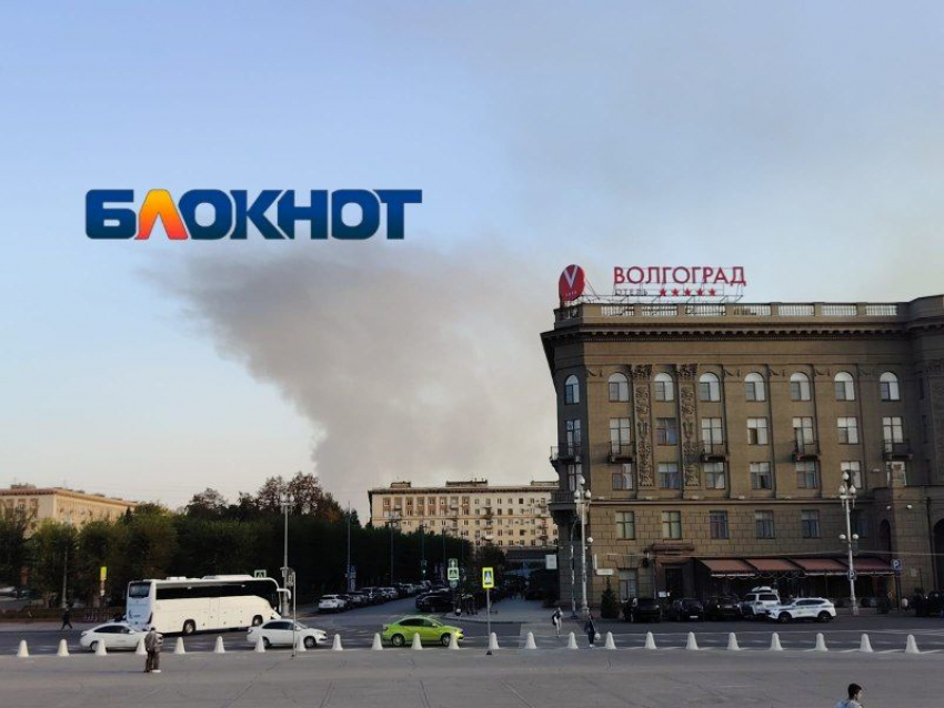«Пепел падает с неба, в центре запах гари»: волгоградцев шокировал новый пожар за Волгой