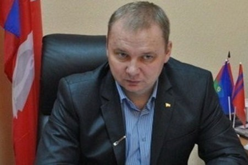 Депутату Госдумы Паршину вручили в аэропорту уведомление о явке на очную ставку