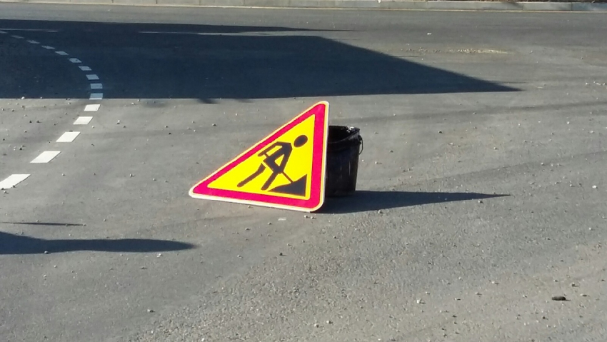 Дорожный подрядчик с миллиардными оборотами заплатит волгоградцу 400 тысяч за аварию из-за выбоины на асфальте