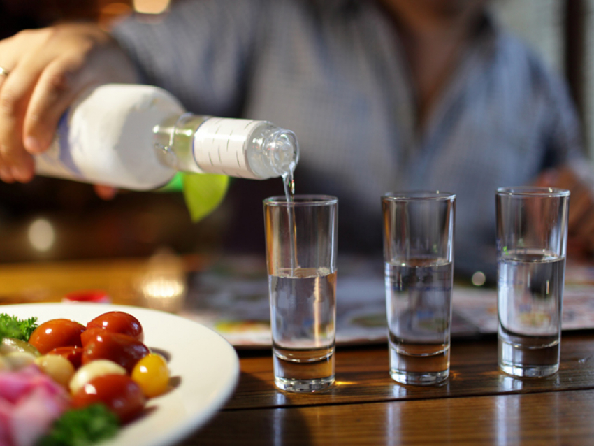 В Камышине в кафе «Ковчег» торговали поддельной водкой