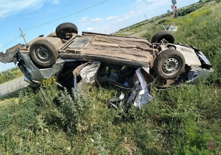 Поехал за добавкой: пьяный угонщик разбил «Приору» под Волгоградом 