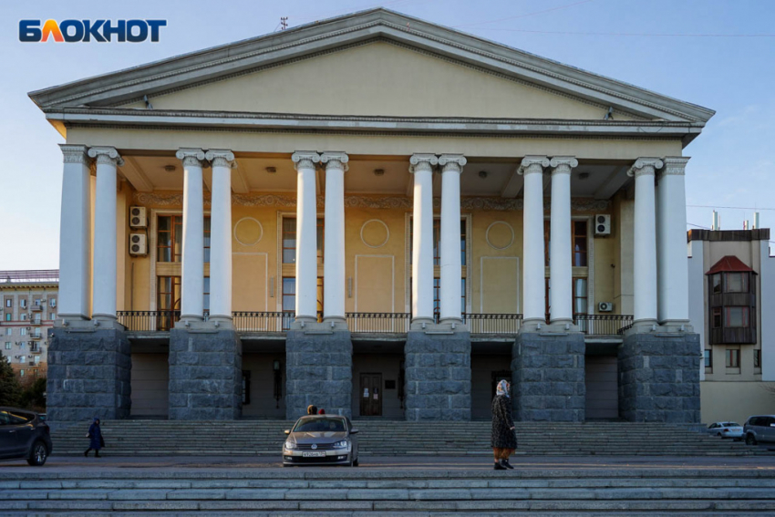 Волгоградские театры отменяют спектакли из-за «омикрона»
