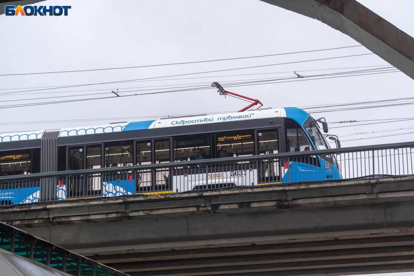 ДТП парализовало скоростные трамваи на севере Волгограда 