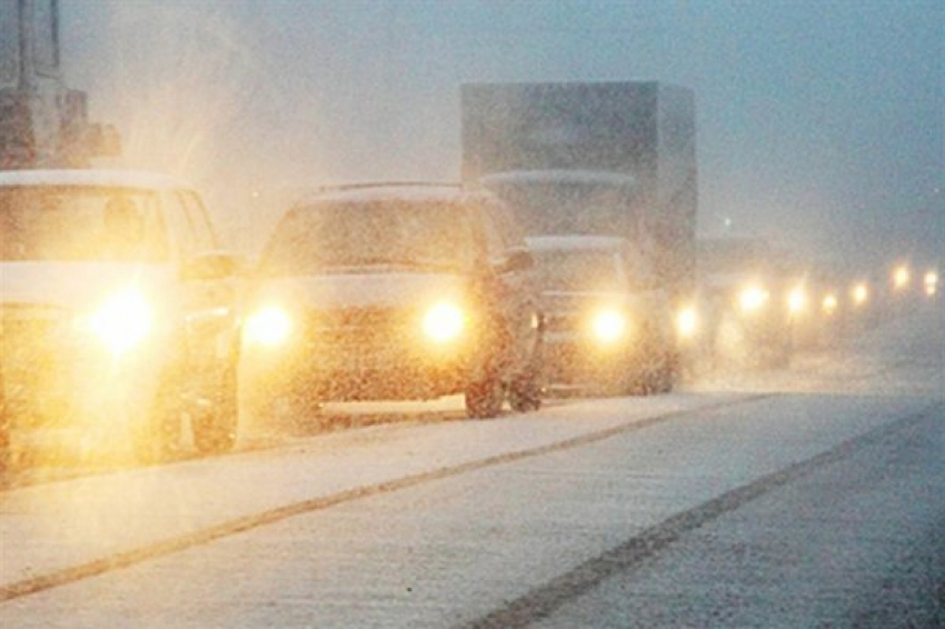 Волгоградские водители собирают на дорогах замерзших пешеходов
