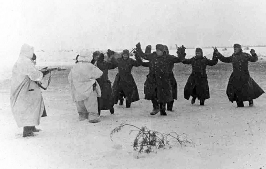 8 декабря 1942 года - в районе Сталинграда на сторону Красной Армии перешла часть немецкой дивизии