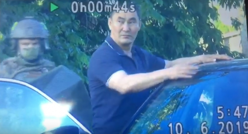 Опубликовано видео задержания Михаила Музраева в рамках дела по покушению на губернатора Волгоградской области