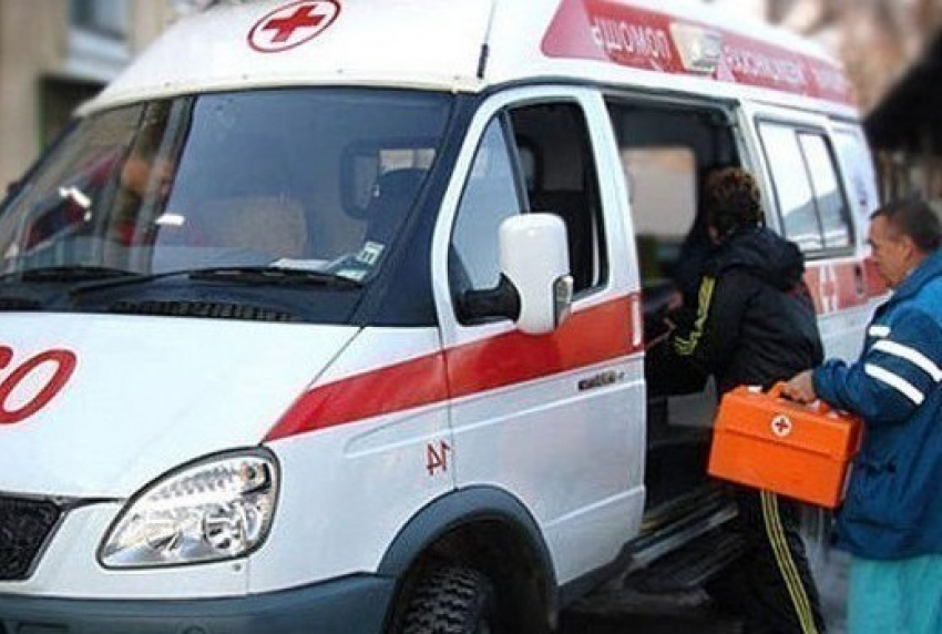 18-летний лихач на ВАЗе проскочил на «красный» в Волгограде: пострадали двое детей и женщина