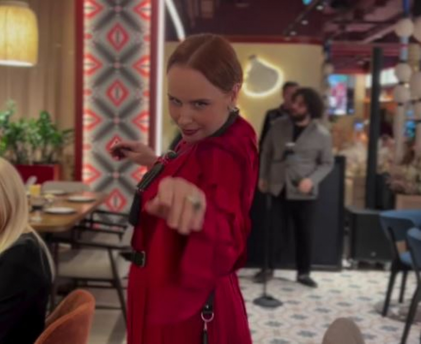 Пляски миллиардерши удивили волгоградцев на открытии нового ресторана