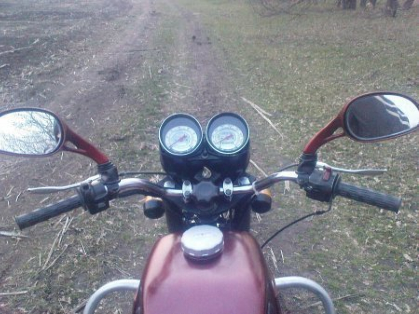  Под Волгоградом 28-летний мотоциклист без прав чуть не угробил двоих пассажиров 