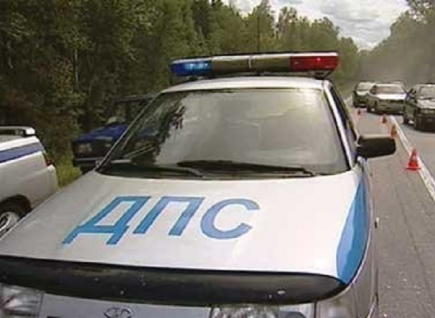 Под Волгоградом 26-летний мужчина просил жену избить его в авто полицейских