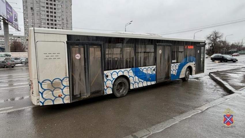 Поездка на скандальном маршруте автобуса довела волгоградку до больницы