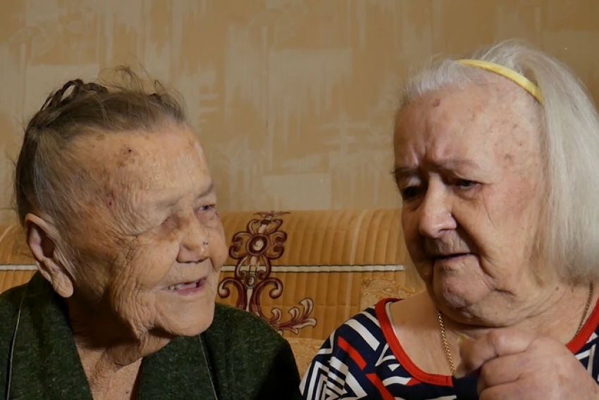 Разлученные сталинградской бомбежкой сестры нашли друг друга через 78 лет