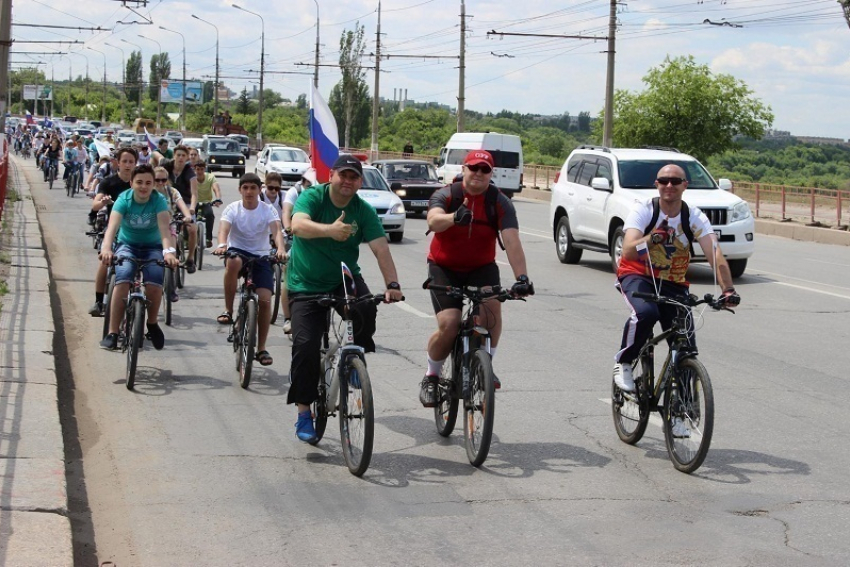 Яркий велопробег прошел в Волгограде в «защиту детей"