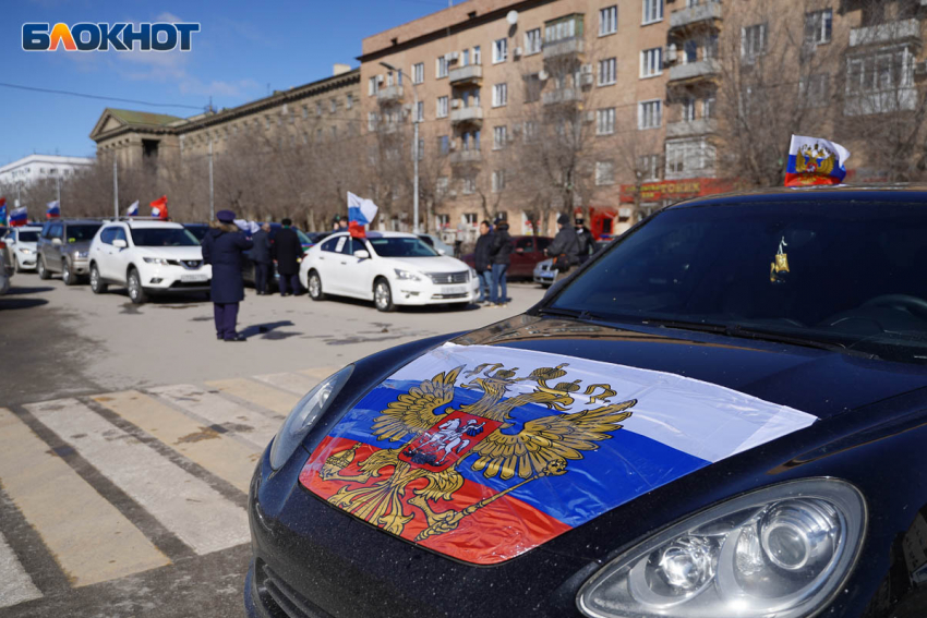 Лишать гражданства срывающих флаги РФ  потребовали волгоградцы