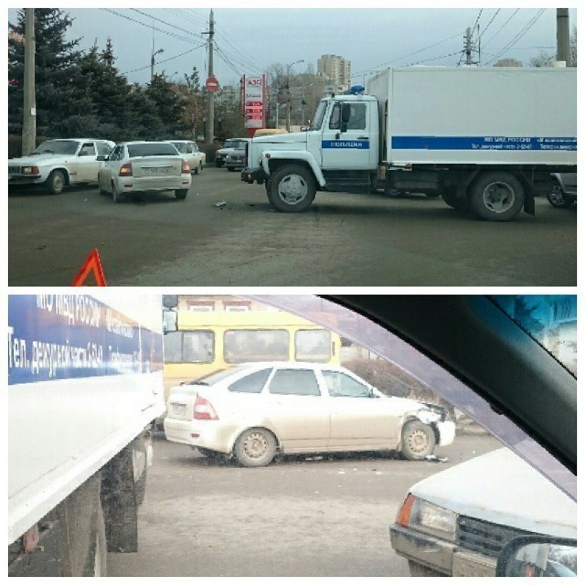 В Волгограде авария с автомобилем для перевозки заключенных парализовала движение 