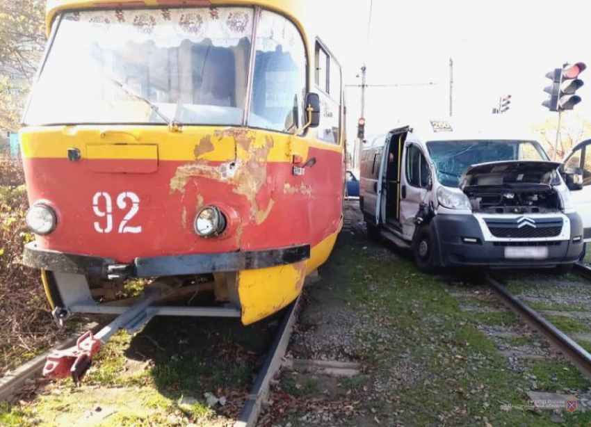 Маршрутка №260 протаранила трамвай: в Волжском ищут очевидцев ДТП