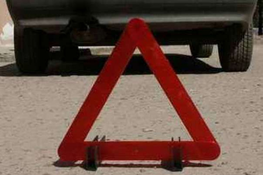 Под Волгоградом 18-летний сбил пешехода на АЗС и скрылся 