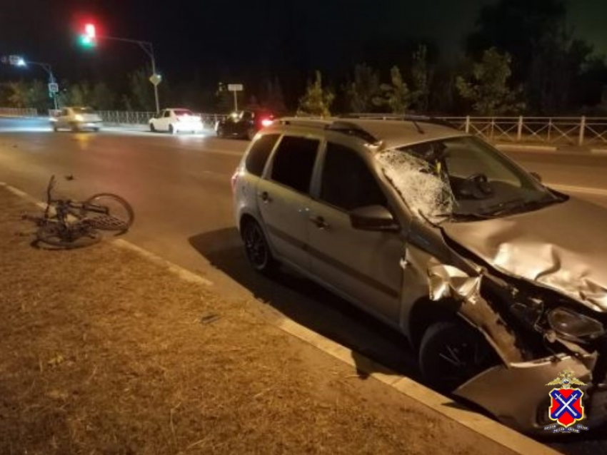 Lada снесла 21-летнего велосипедиста под Волгоградом: парень умер