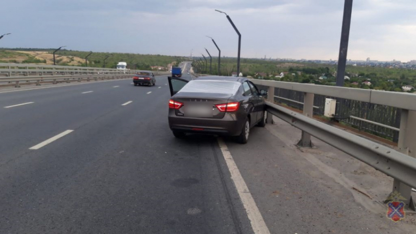 Волгоградец умер за рулем LADA Vesta во время движения 